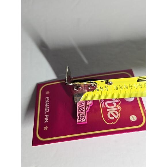 New Barbie The Movie Barbie Way Street Sign Enamel Pin On Cardboard - Picture 5 of 6